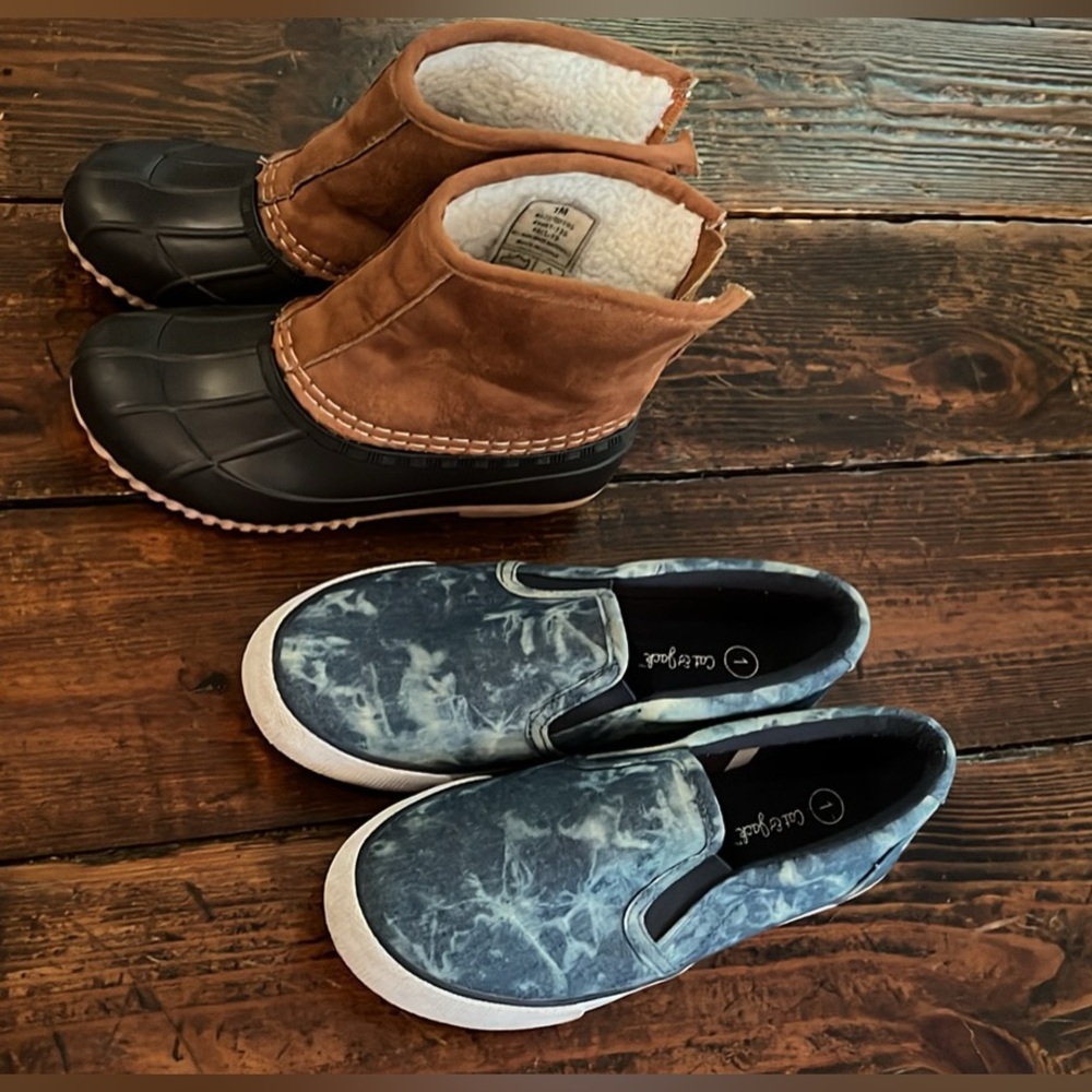 Boys shoes size 1 Cat and Jack